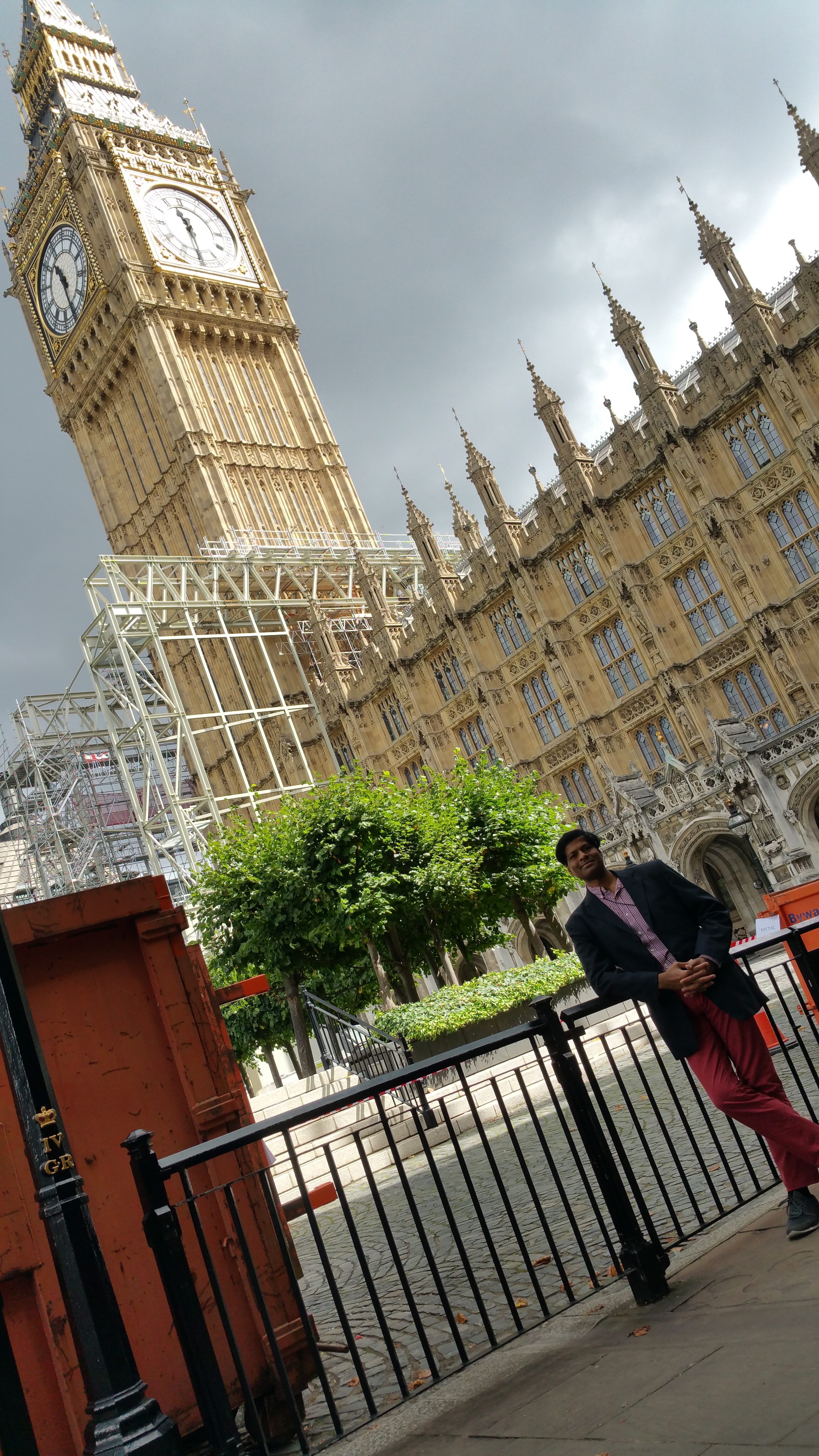 LONDON : THE PALACE OF WESTMINSTER 2